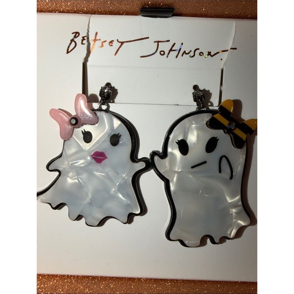 NWT Betsey Johnson Pearlized White Ghost Earrings with Bows. In gift box. - Picture 2 of 7